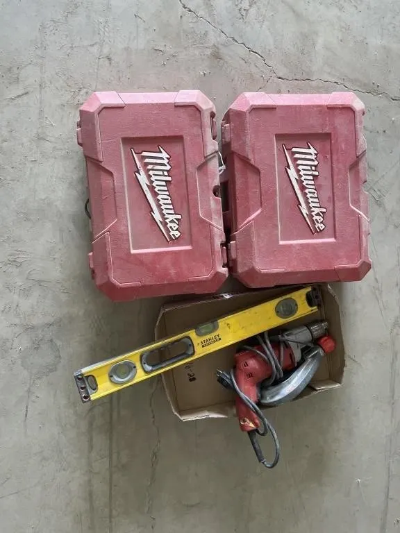 Milwaukee M12 Sawzall W/ Charger, Milwaukee 1/2"