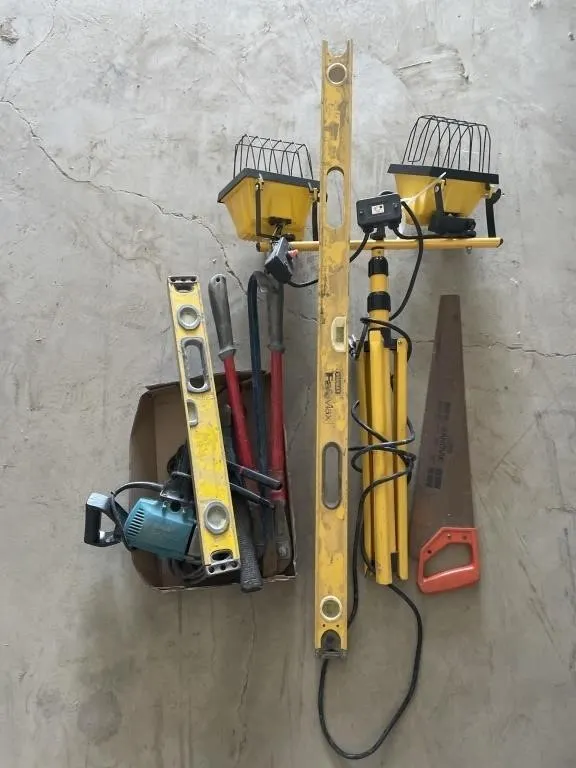 Shop Light, Stanley 2' & 4' Level, Makita 13mm
