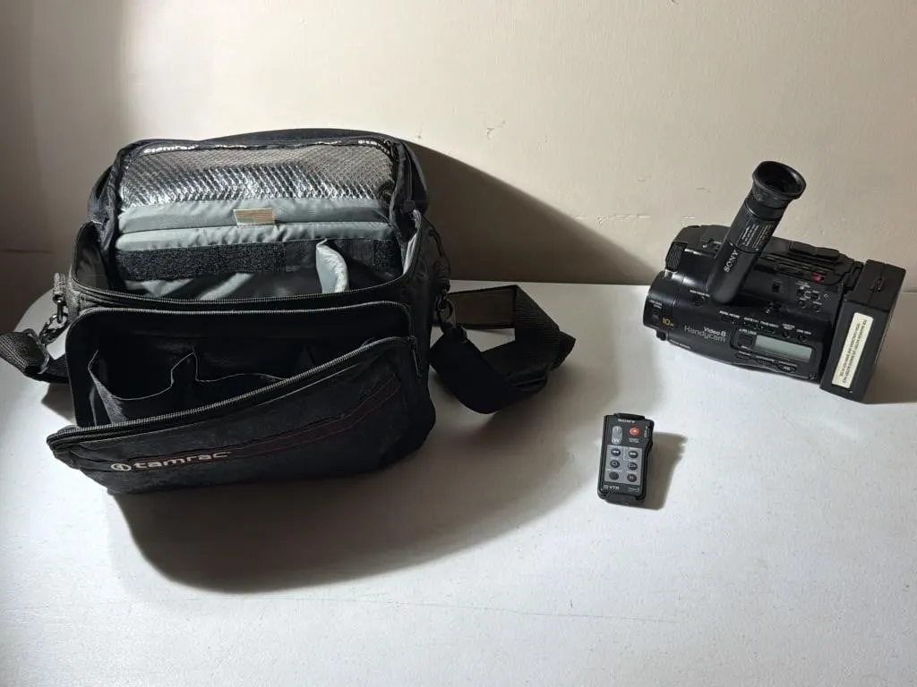 Sony Video 8 Handycam, with Battery, Remote,