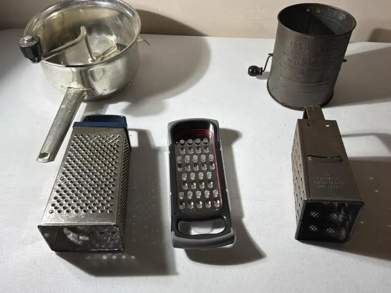 Jacob Bromwell - 3-cup measuring flour sifter,