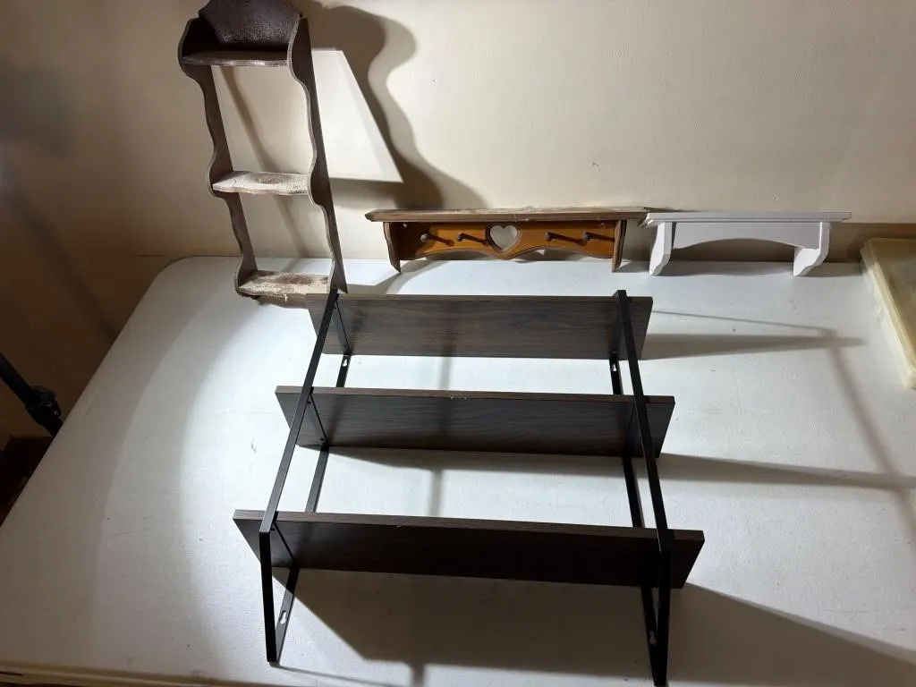 Small Decorative Wall Shelves 3- Tier Metal Rail