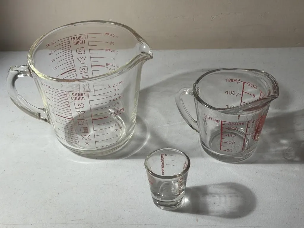 Measuring Cups- Pyrex 4 Cup, Oven Basics 2 Cup,