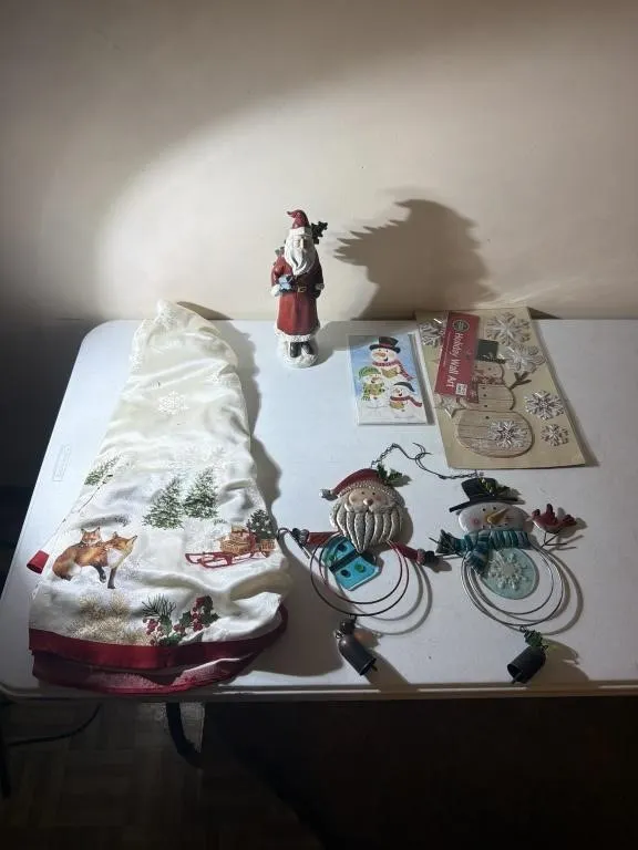 Fox is Winter Scene Tree Skirt, Santa Clause,