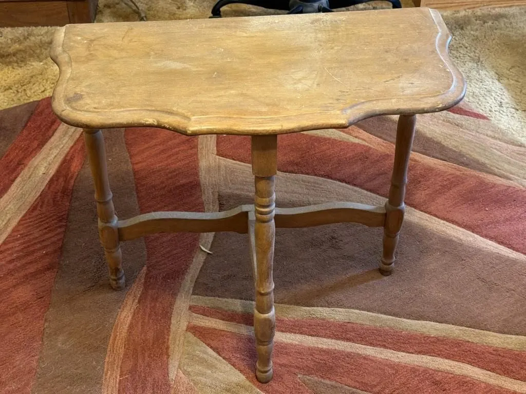 wooden side table, scalloped top, turned legs