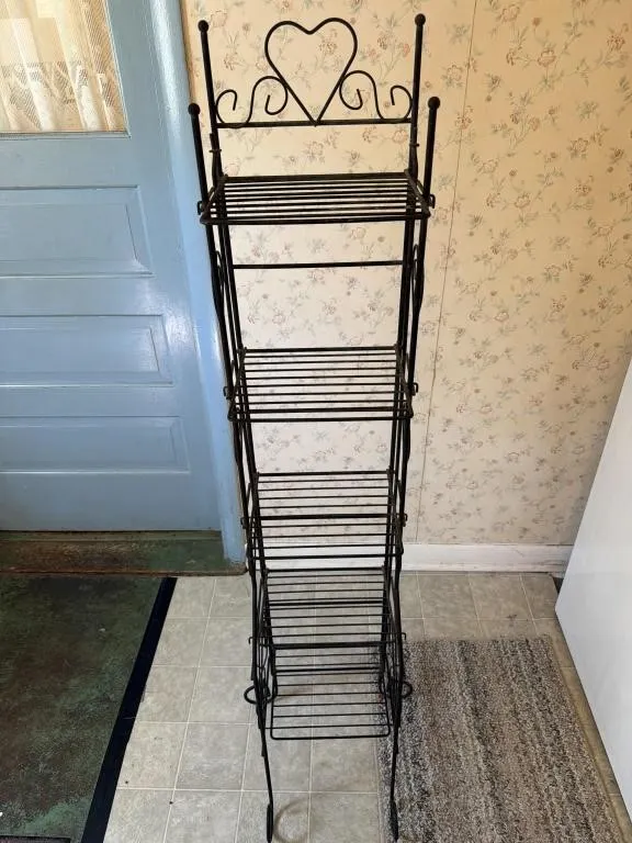 Black Wire Metal Fold away shelf with Heart