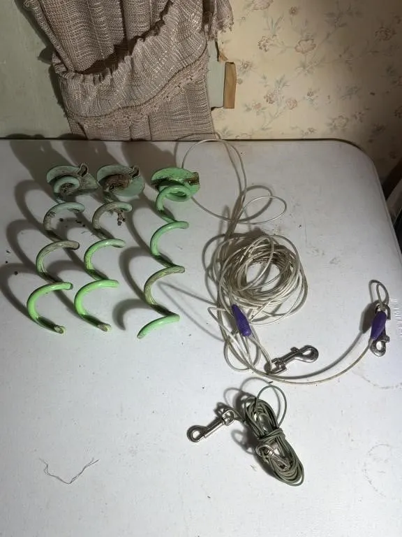 Tie Out spiral ground anchors, Leads