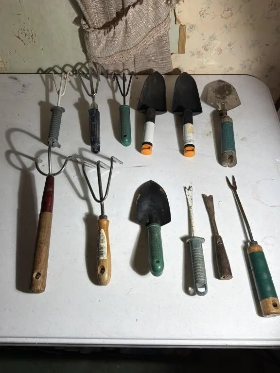 Gardening Cultuvaters, Trowels, Weed Pullers