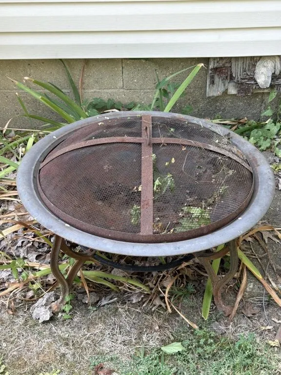 Fire Pit With Mesh Lid 30x14