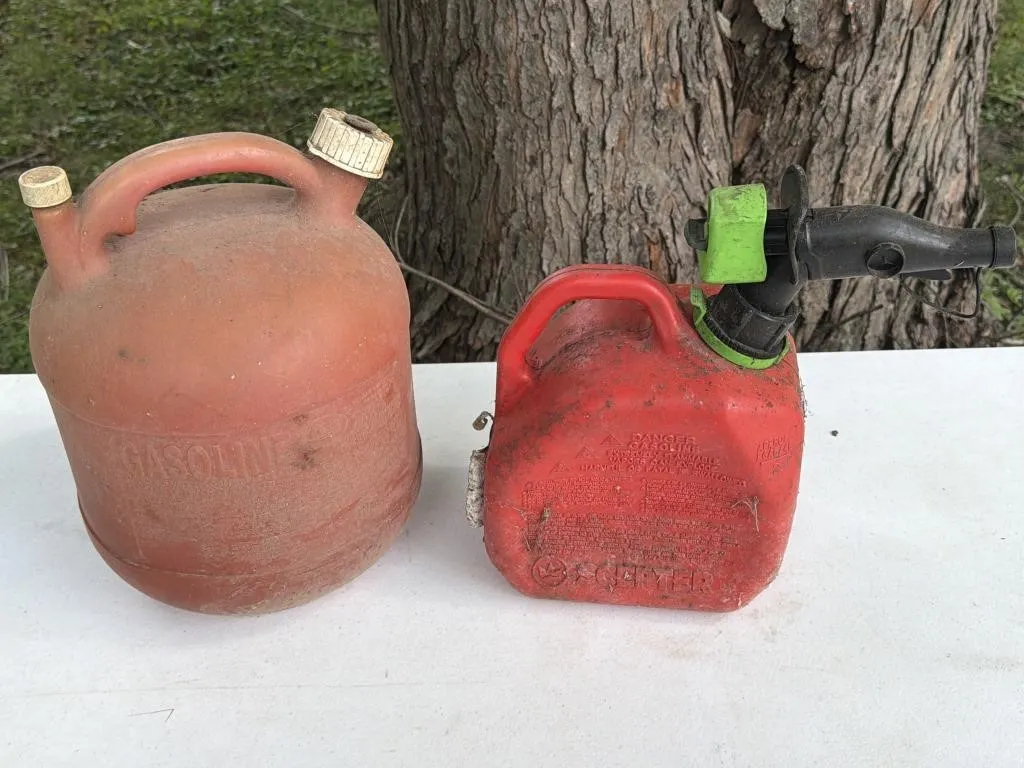 Gas Cans- Eagle 2.5 Gal, Scepter 1 Gal has some