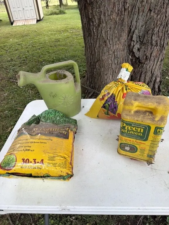 Miracle Gro Lawn Fertilizer & Potting Mix, Preen