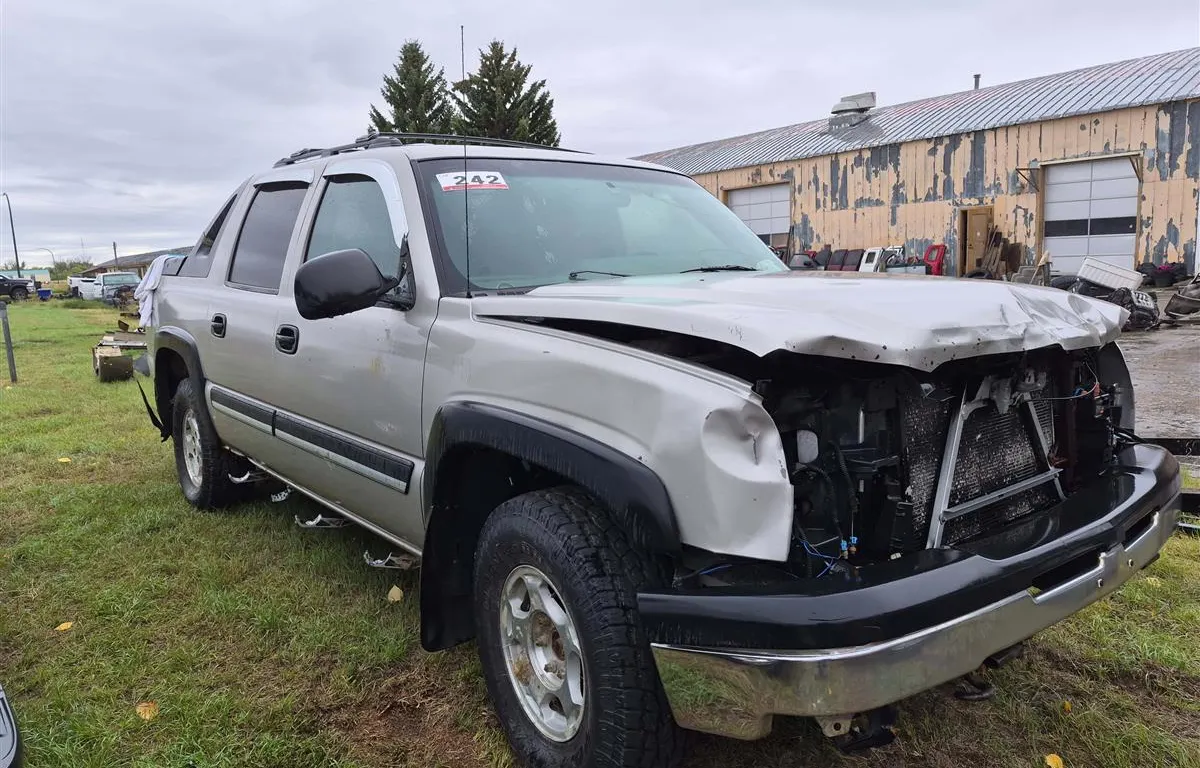 SALVAGE UNIT: 2004 Chevrolet Avalanche 4x4
UNRESERVED