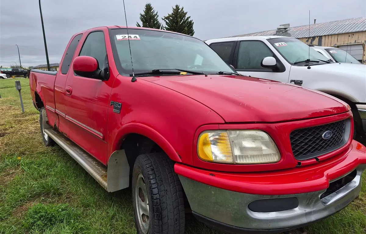 SALVAGE UNIT: 1998 Ford F150 Extended Cab Pickup (Non-Runner)
UNRESERVED