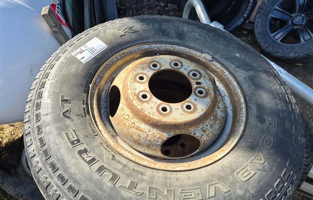 Mixed Tires & Steel Wheel
UNRESERVED