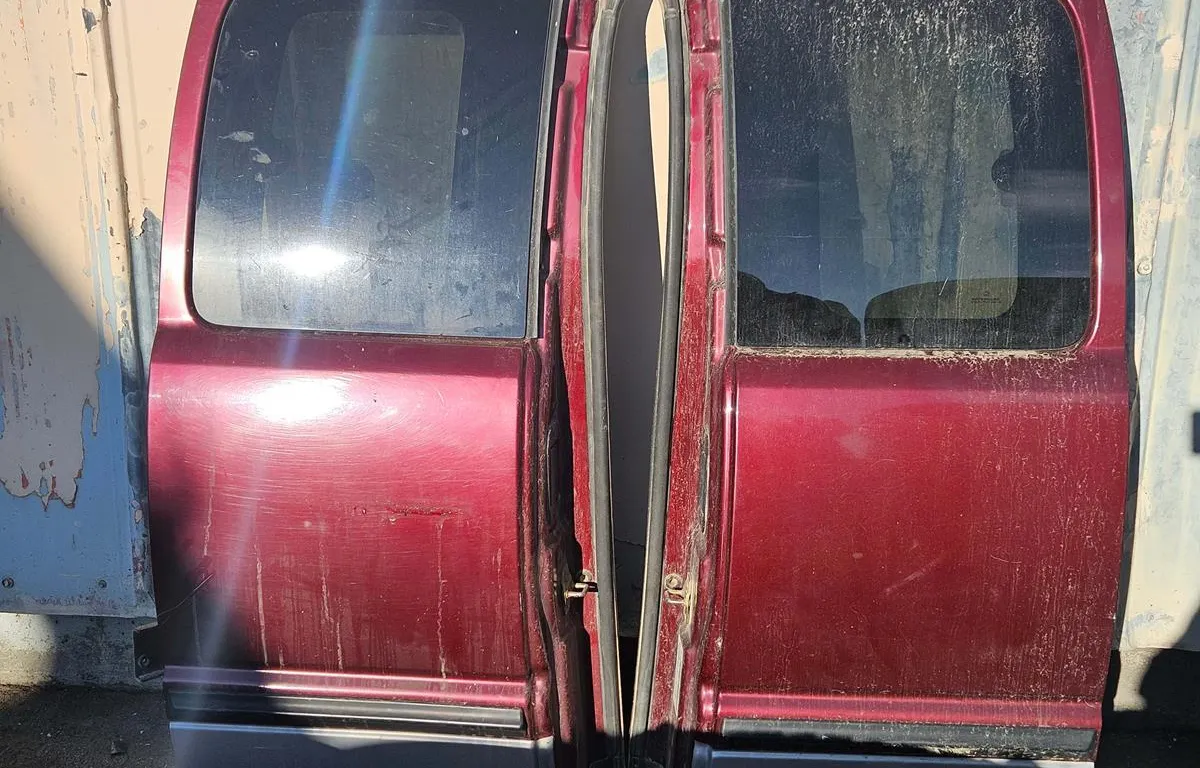1998-2001 Dodge Ram Quad Cab Rear Doors
UNRESERVED