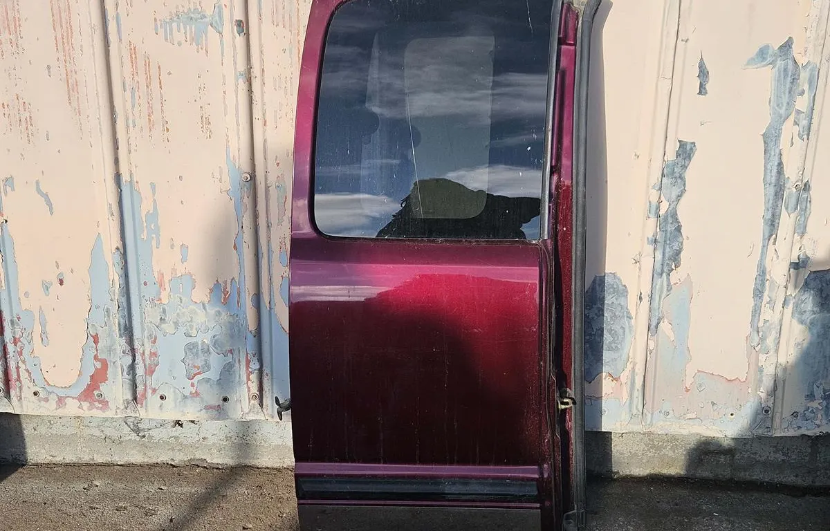 1998-2001 Dodge Ram Quad Cab Rear Passenger Side Door
UNRESERVED