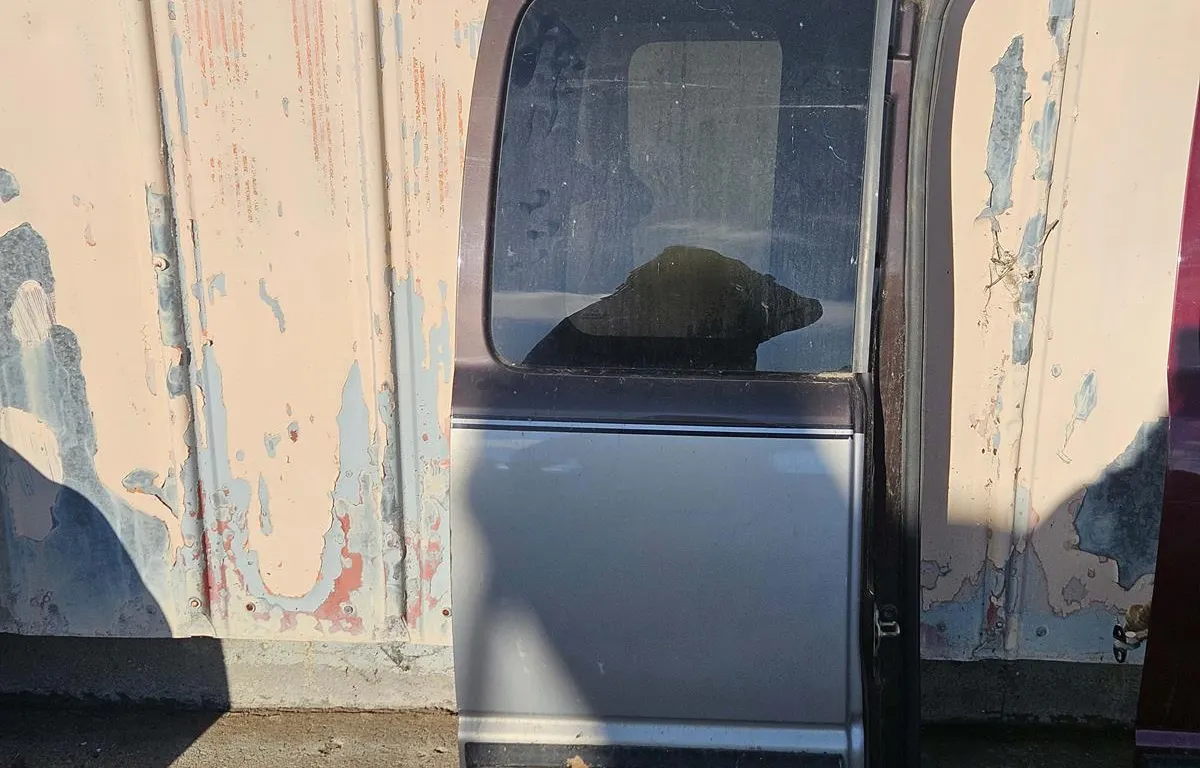 1998-2001 Dodge Ram Quad Cab Rear Passenger Side Door
UNRESERVED