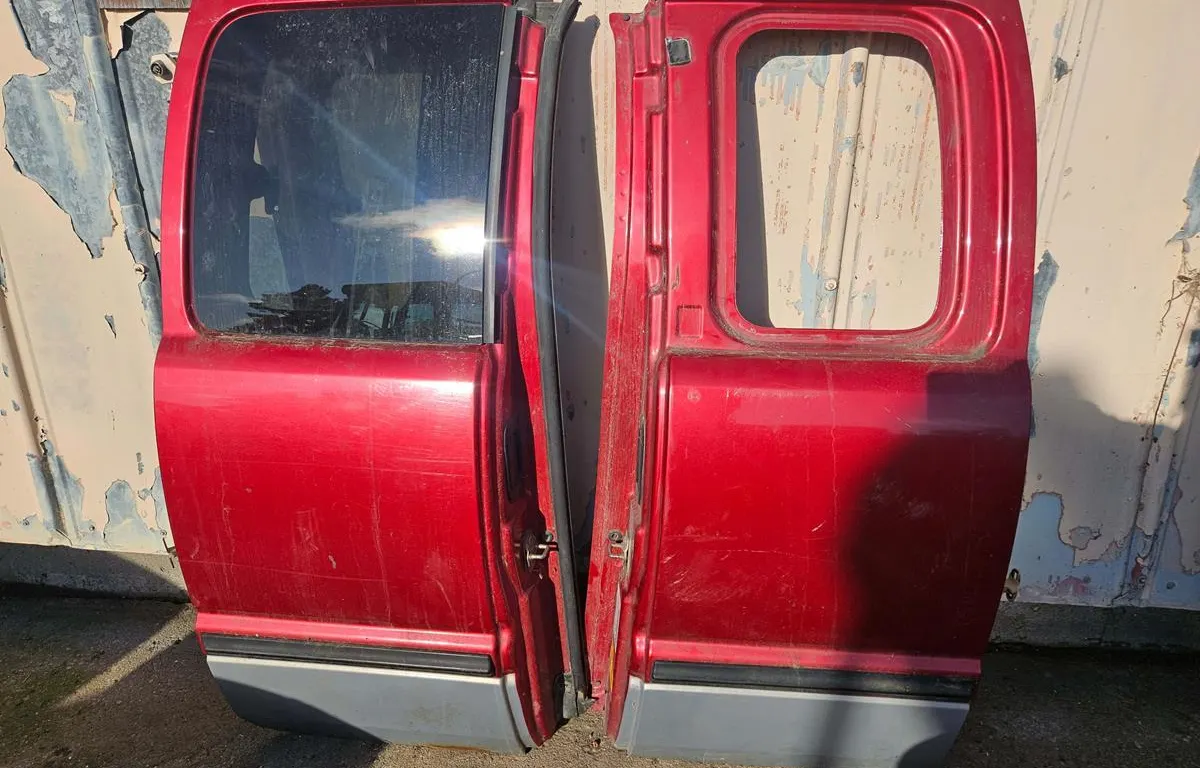 1998-2001 Dodge Ram Quad Cab Rear Doors
UNRESERVED