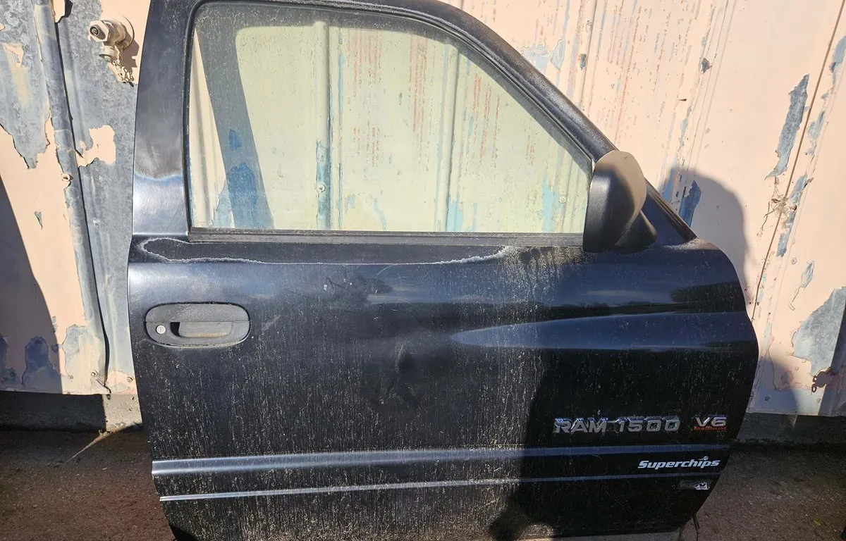 1994-2001 Dodge Ram Reg. Cab Front Door Assembly
UNRESERVED