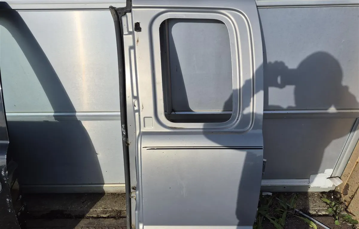 1998-2001 Dodge Ram Quad Cab Rear Driver's Side Door
UNRESERVED