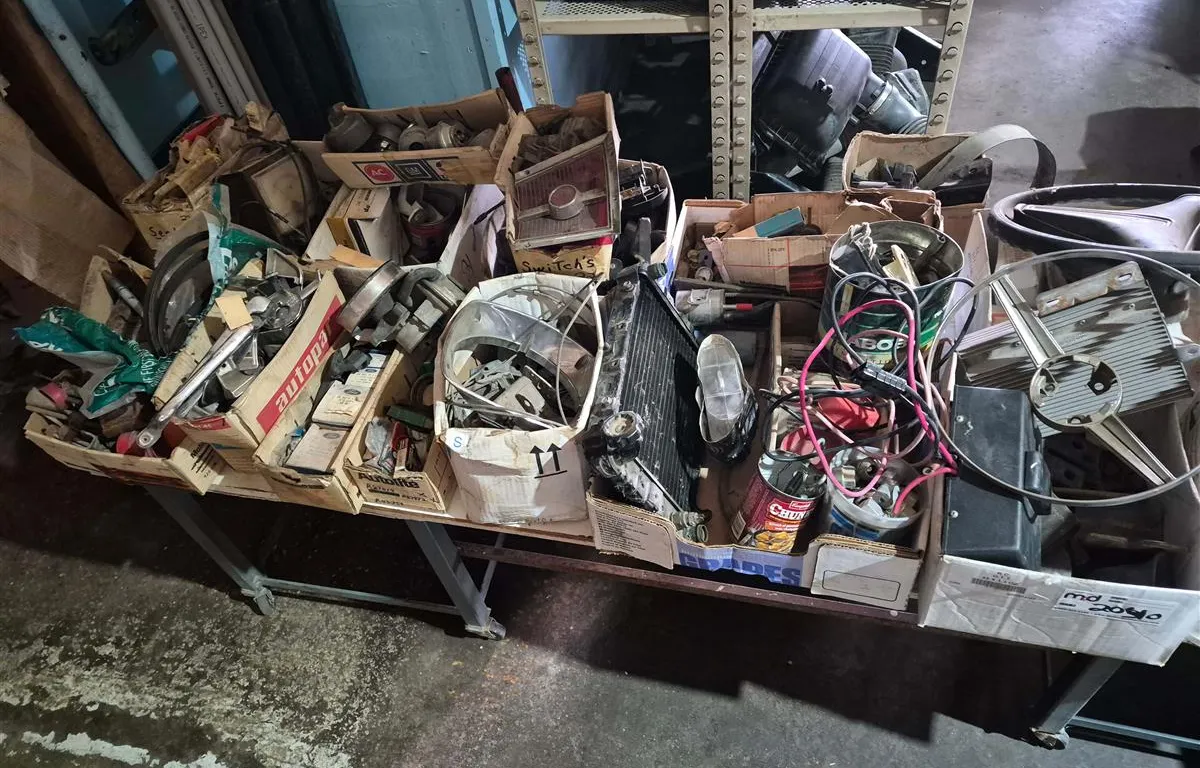 Assorted Vintage Automotive Parts
UNRESERVED