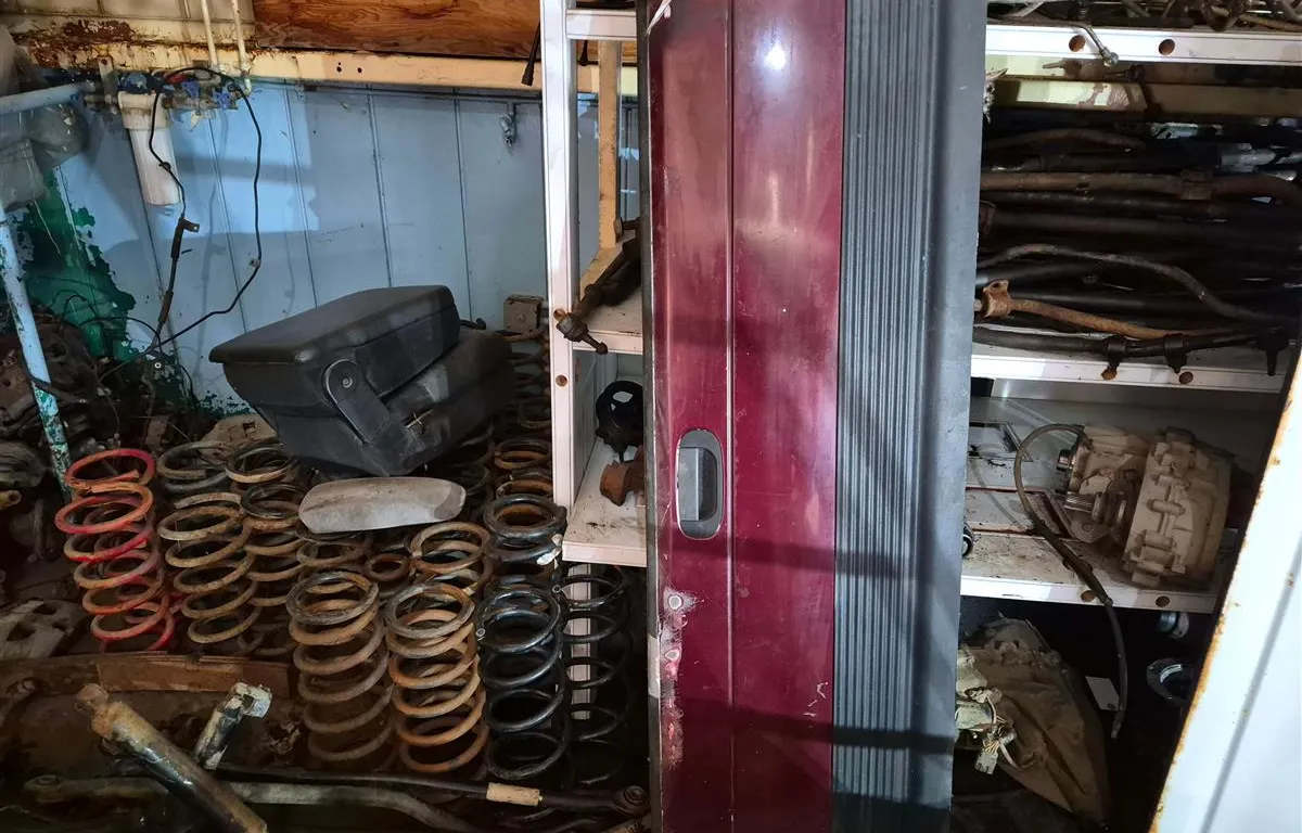 1994-2002 Burgundy Dodge Pickup Tailgate
UNRESERVED