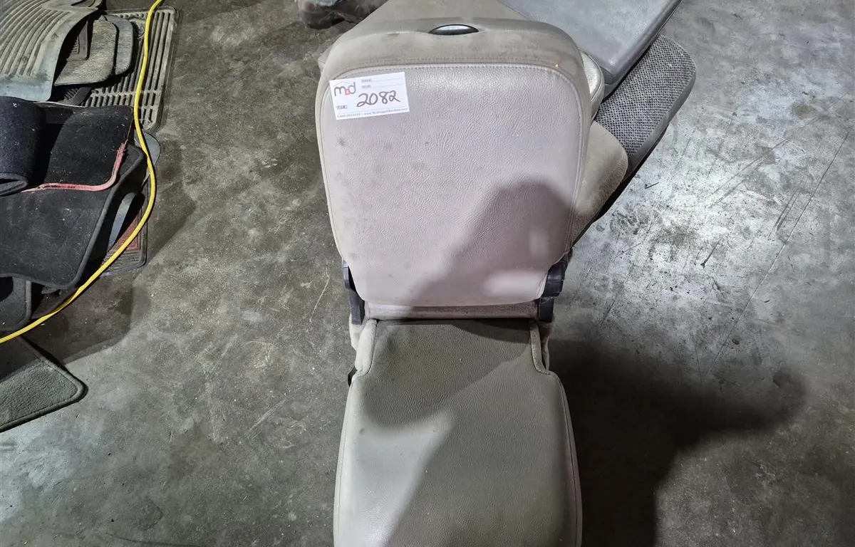 98-02 Dodge Fold-Down Jump Seat
UNRESERVED