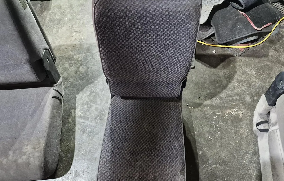 91-95 Dodge Fold-Down Jump Seat
UNRESERVED