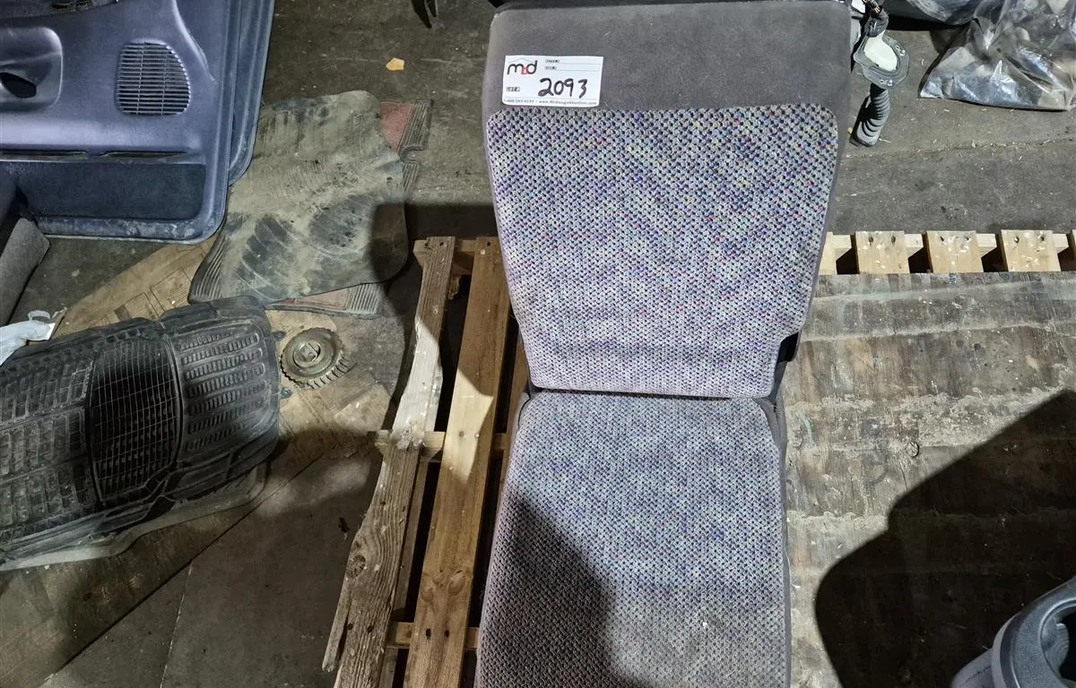 98-01 Dodge Fold-Down Jump Seat
UNRESERVED