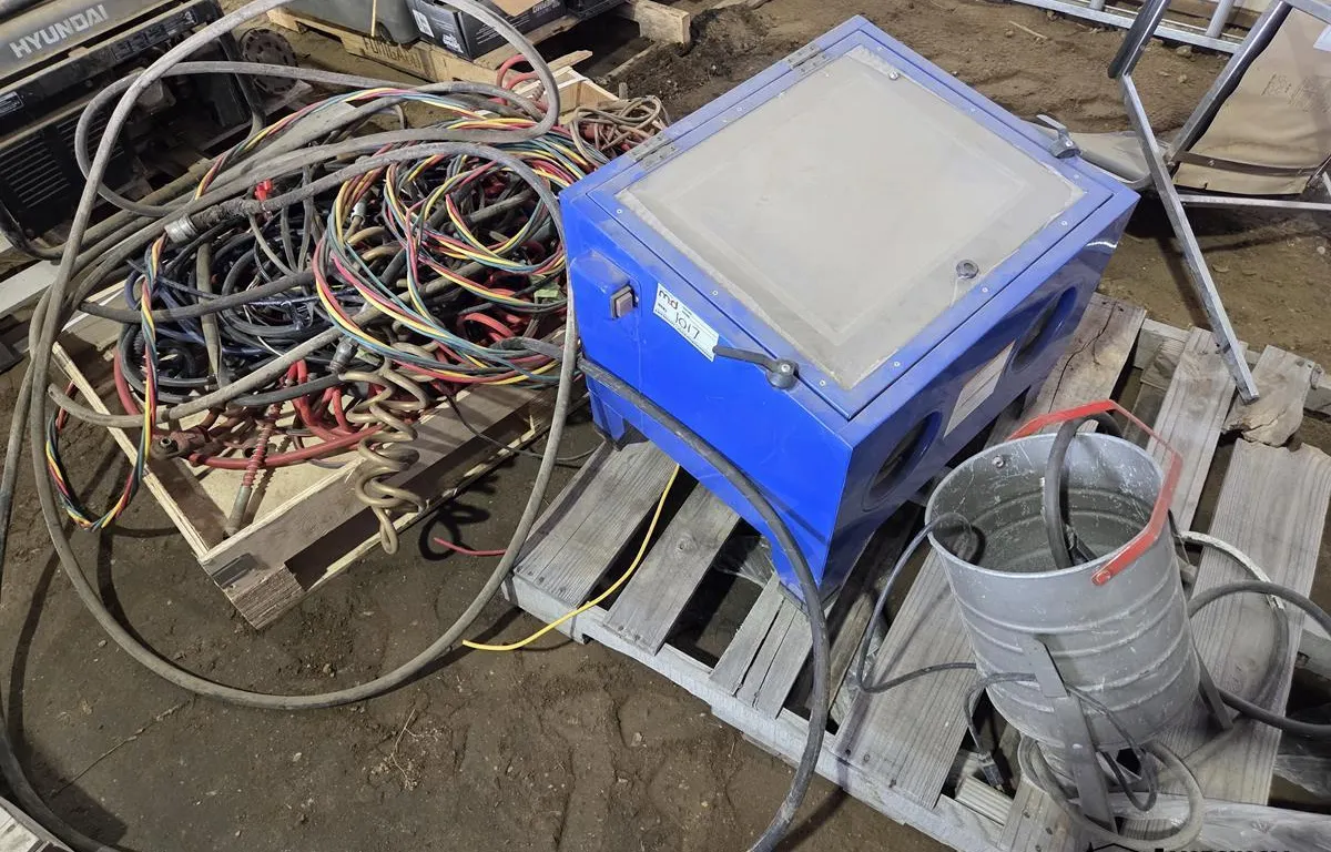 Sandblast Cabinet w/ Hoses & Accessories
UNRESERVED