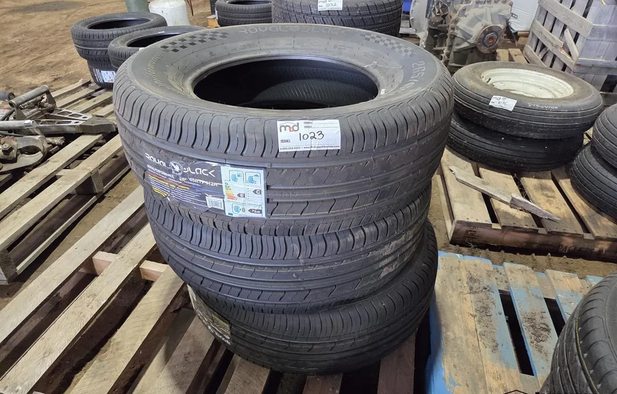 Royal Black Royal Performance 265/65R17 Tires
UNRESERVED