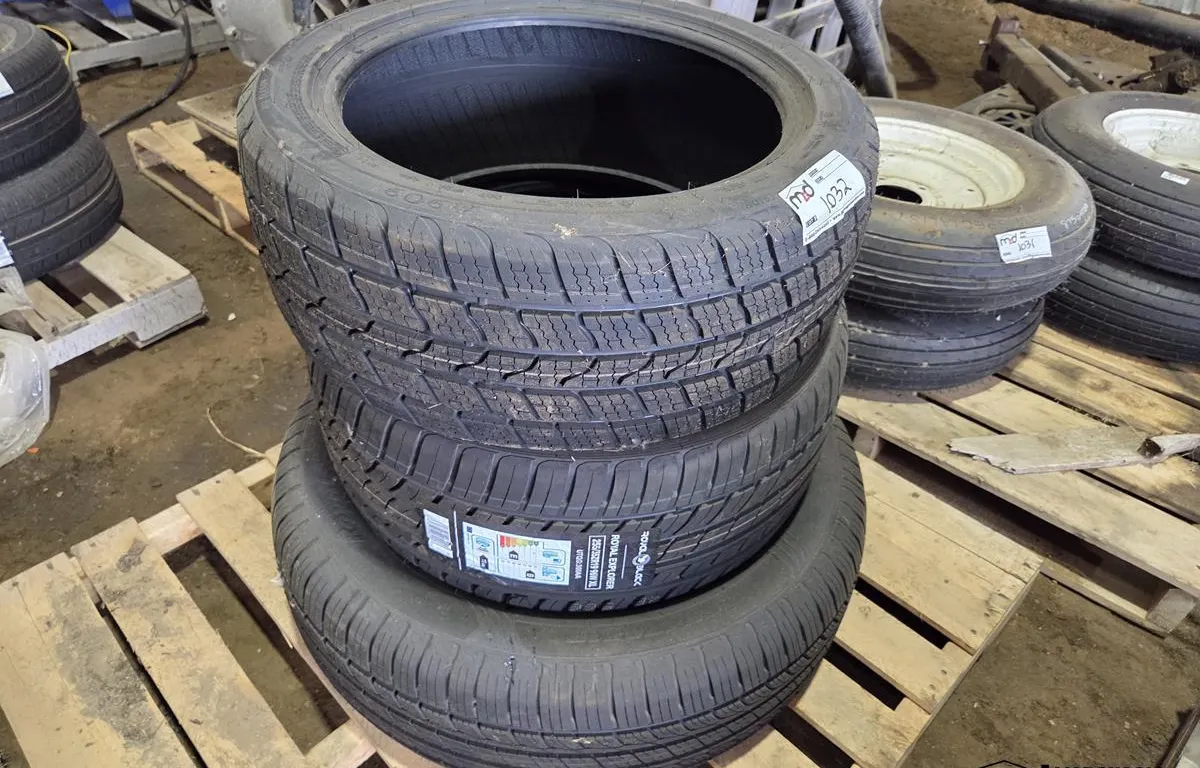 Royal Black Royal Explorer 225/45R17 Tires
UNRESERVED