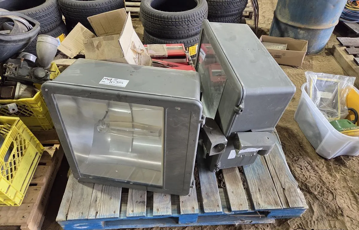(2) Stanpro 1000W Industrial Floodlight Fixtures
UNRESERVED