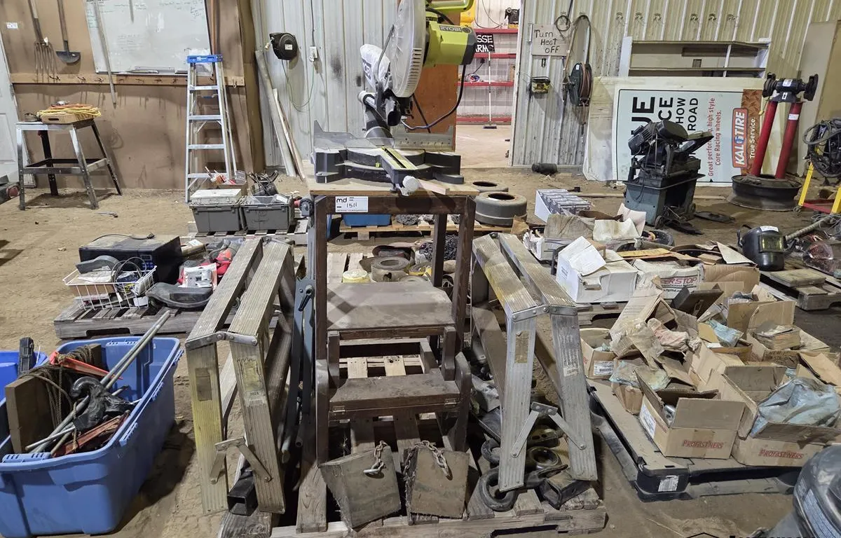 Ryobi Sliding Compound Miter Saw & Shop Assortment
UNRESERVED