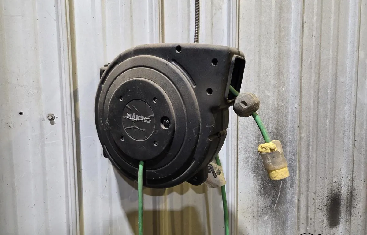 Maktic Cord Reel & Air Hose Reel
UNRESERVED