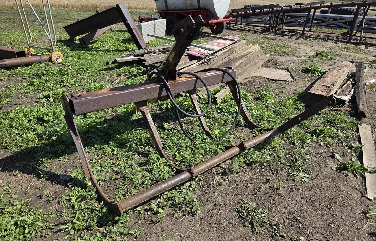 Hydraulic Tractor Attachment
UNRESERVED