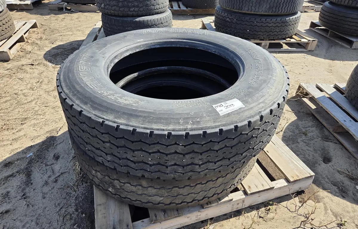 Yokohama Super RY617 285/75R24.5 Tire & Goodyear 11R22.5 Tire
UNRESERVED