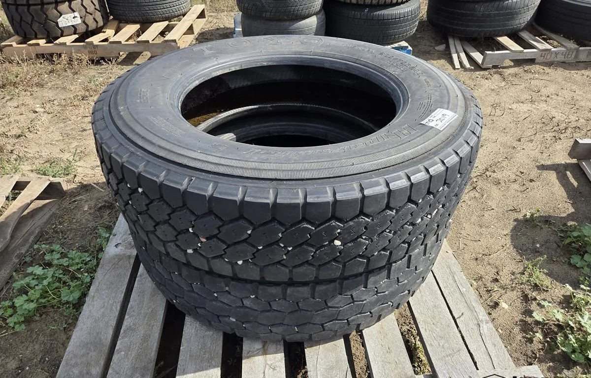 Toyo Hyperradial S 285/75R24.5 Tire & Bridgestone 285/75R24.5 Tire
UNRESERVED