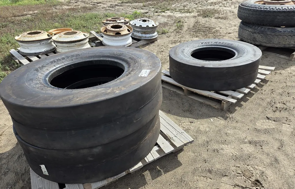 (3) BKT PAC-MASTER 11.00-20 Tires
UNRESERVED