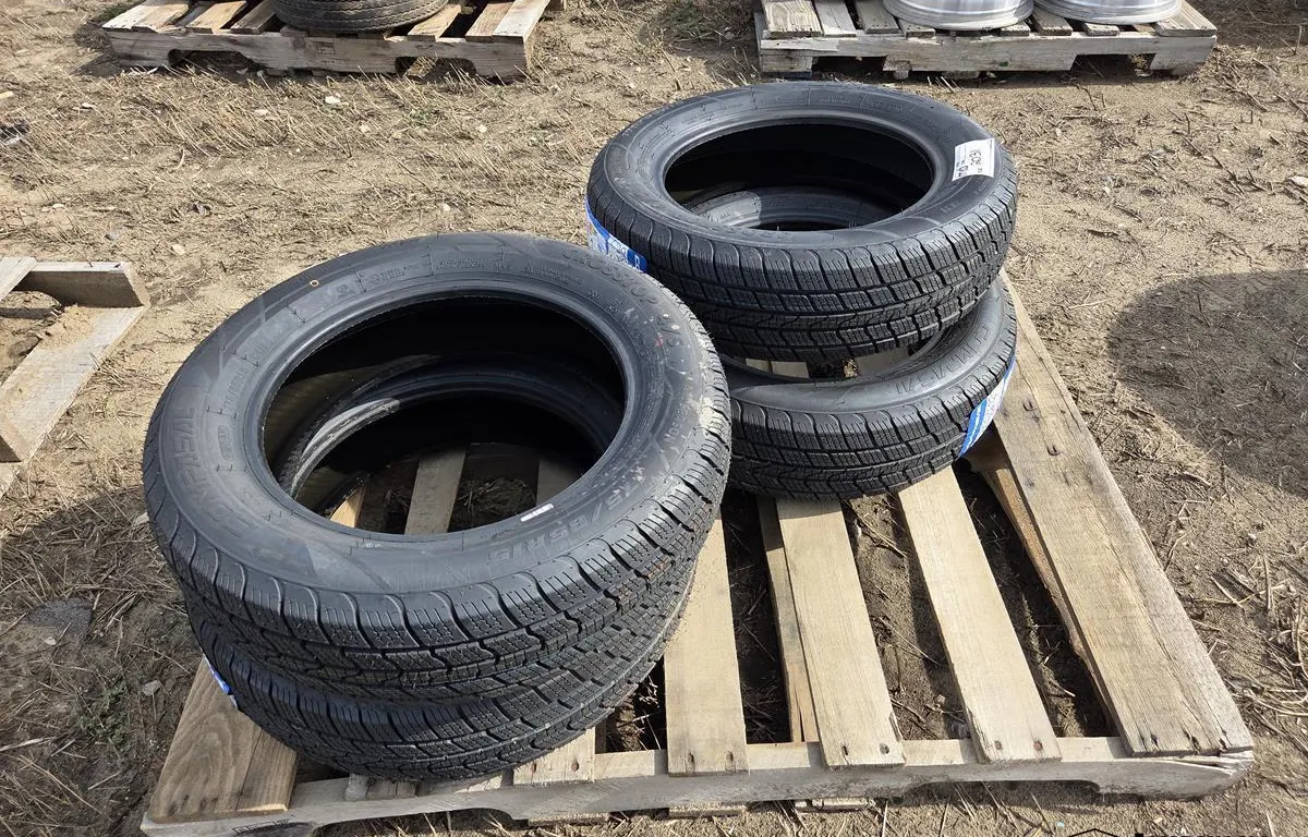 (4) Compass 175/65R15 Winter Tires
UNRESERVED