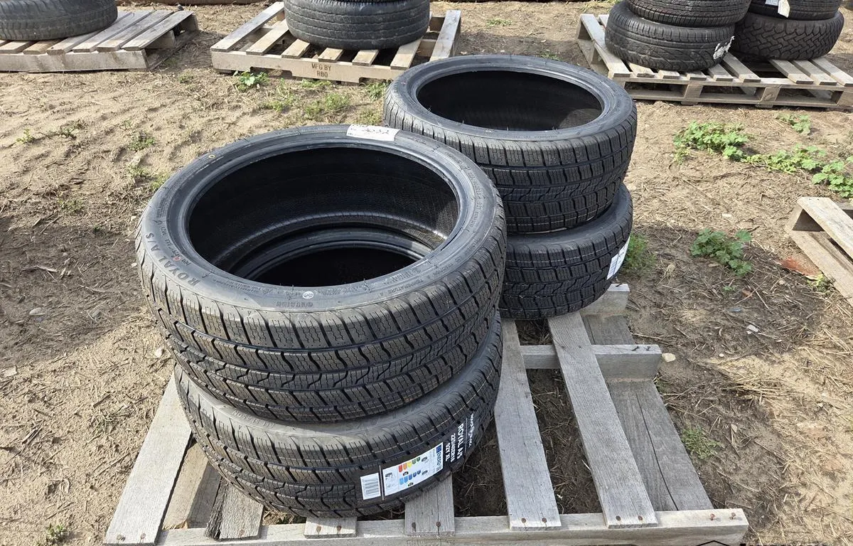 (4) Royal A/S 225/40ZR18 Tires
UNRESERVED