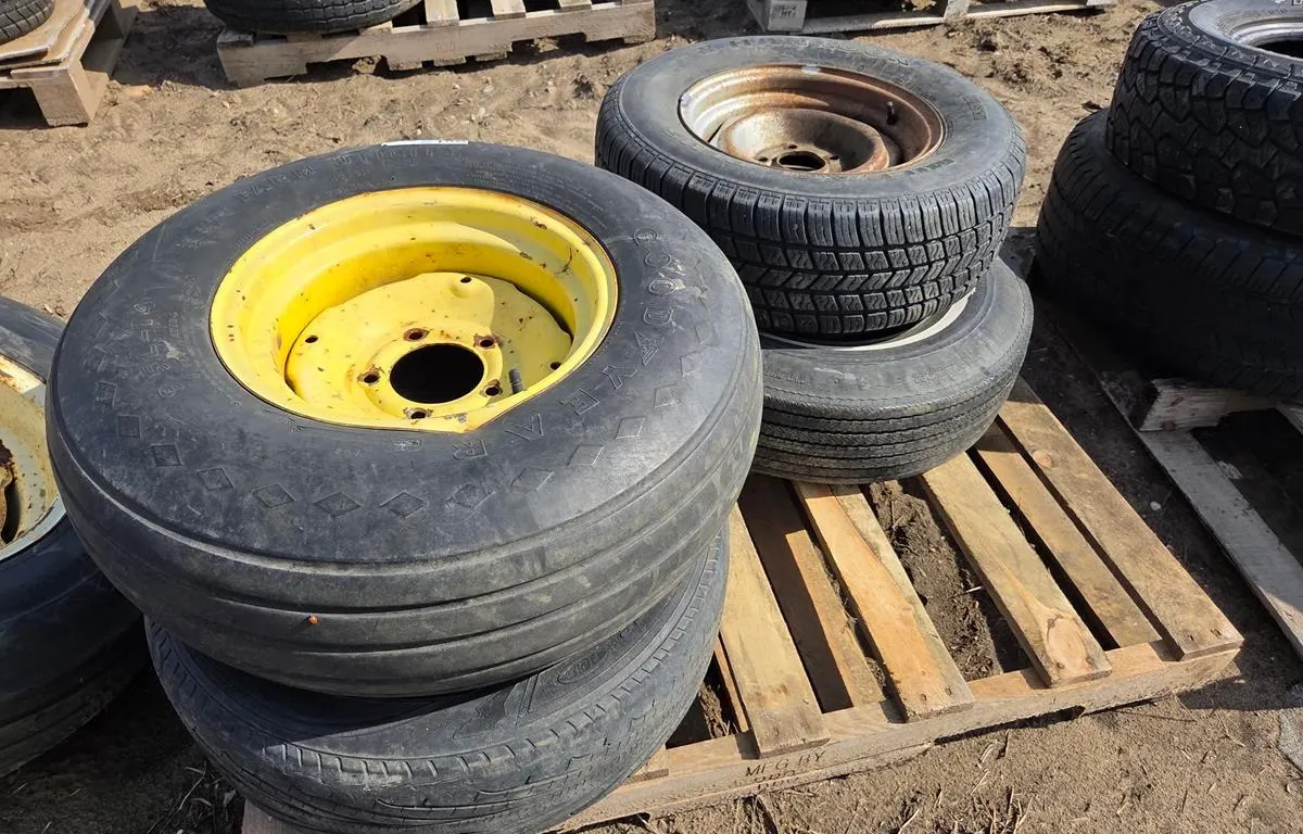 (4) Tires & Steel Wheels
UNRESERVED