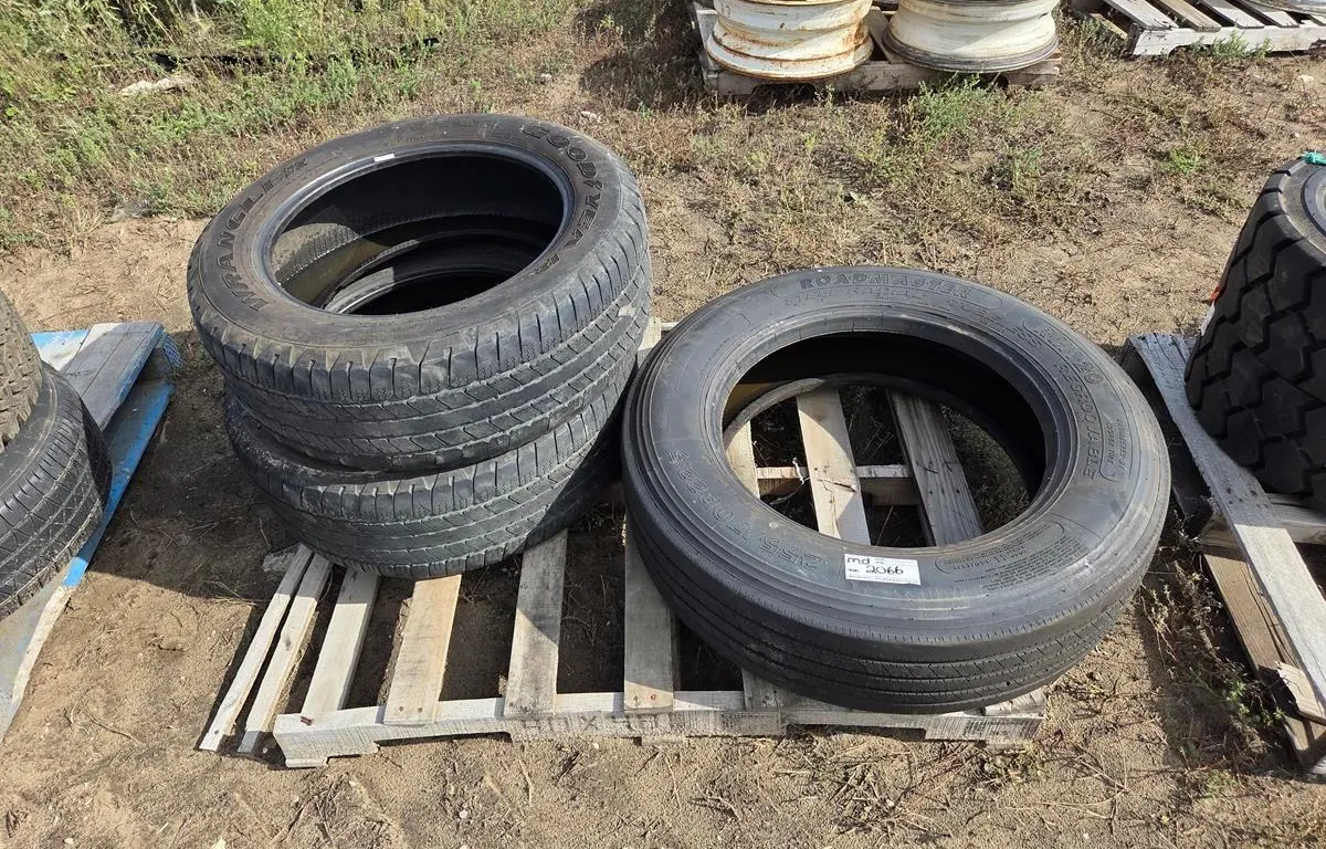 (10) Mixed Truck & Vehicle Rims
UNRESERVED