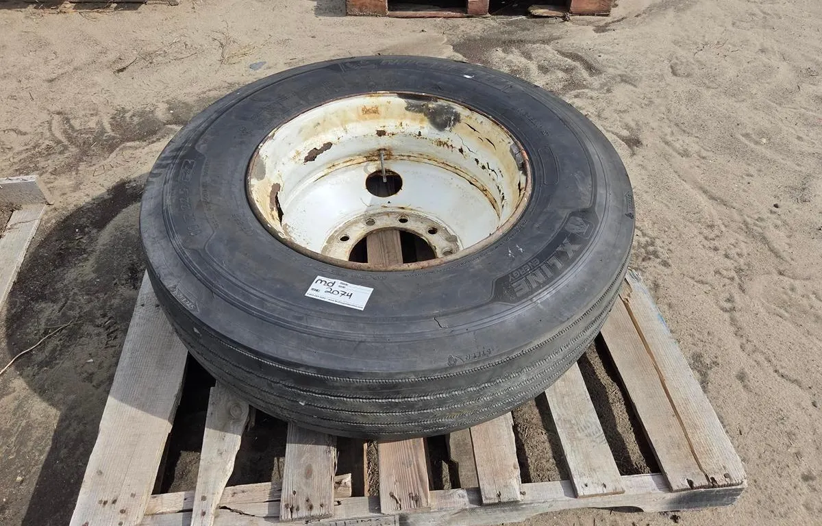 Michelin 11R22.5 Tire on Steel Rims
UNRESERVED