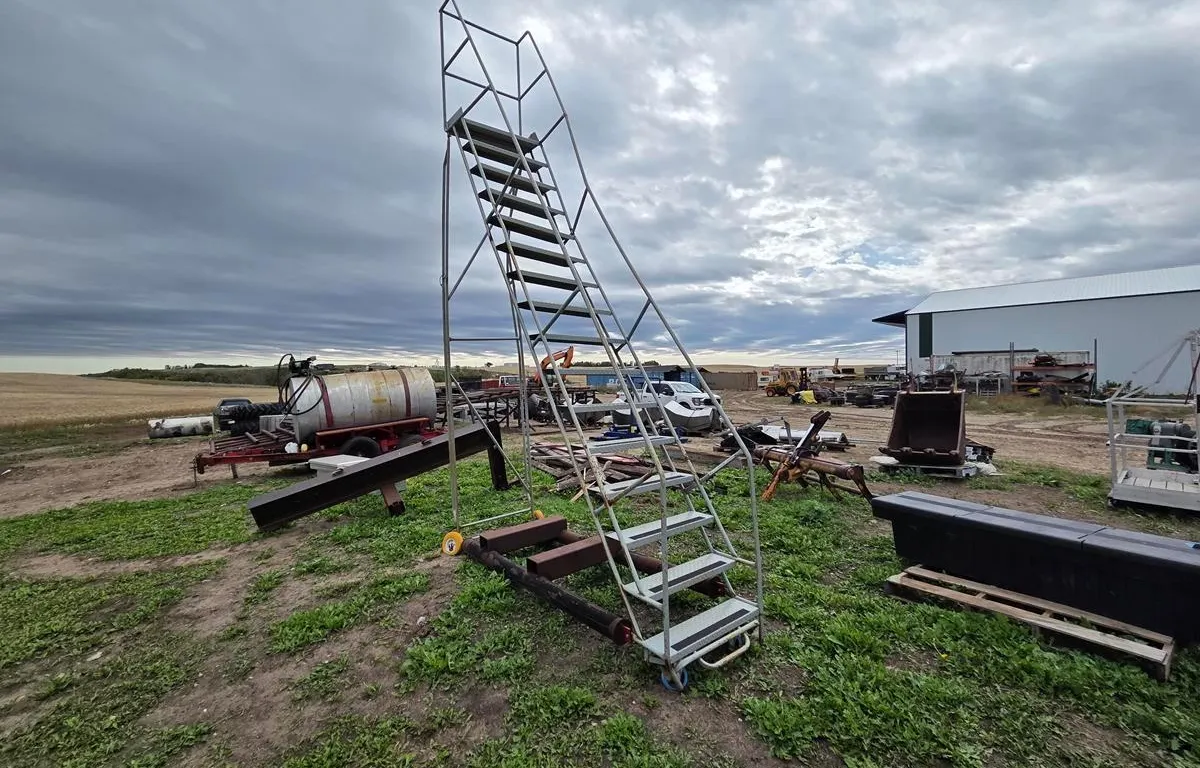 16-Step Rolling Safety Ladder
UNRESERVED
