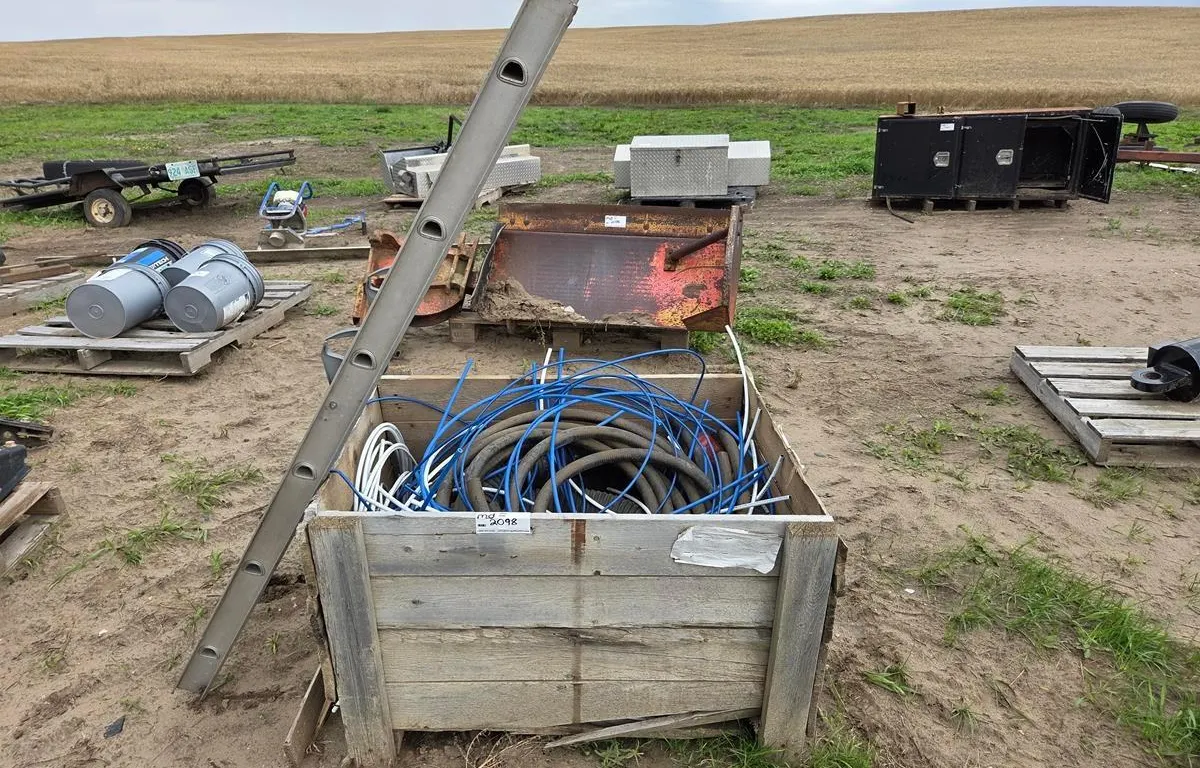 Assorted Hoses, Tubing & Aluminum Ladder
UNRESERVED