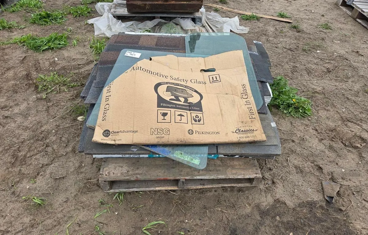 Pallet of Shingles & Assorted Glasses
UNRESERVED