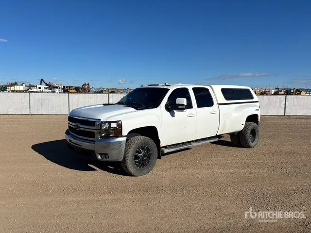 2008 Chevrolet Silverado 3500HD 4x4 Crew Cab Pickup