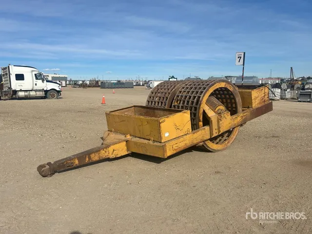 Hyster 70 in Pull Behind Compactor