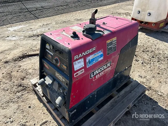 Lincoln 305G 300 A Engine Driven Welder