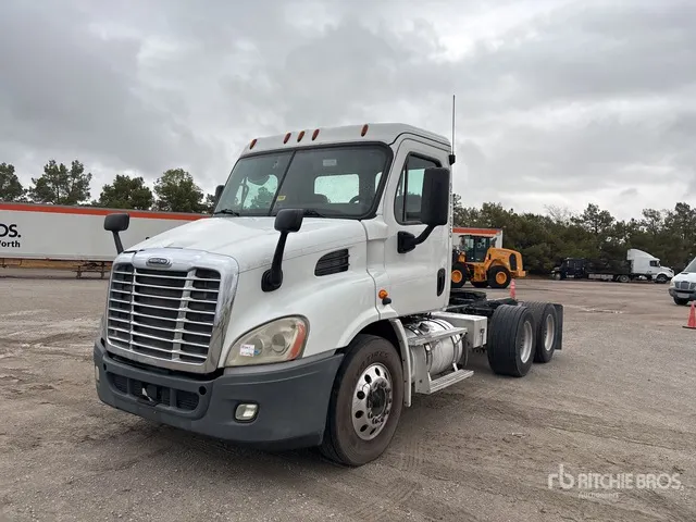 2019 Freightliner Cascadia 113 T/A Day Cab Truck Tractor